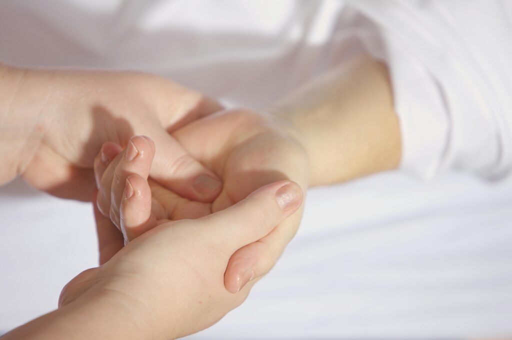 treatment-finger-keep-hand-161477-161477 Relaxing hand massage therapy session close-up with gentle touch and care.